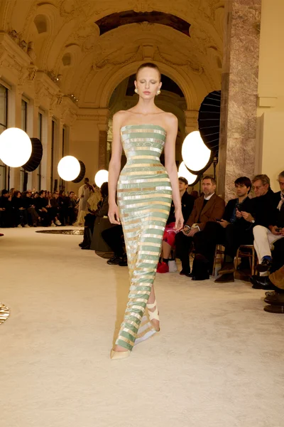 Look 28
